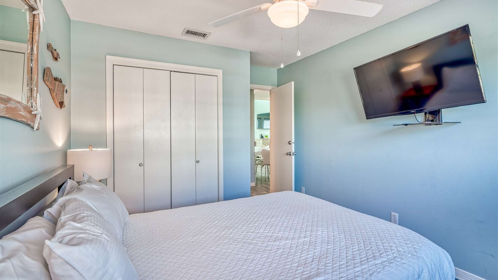 Seawinds 6 Sits on the Beach! | Photo 22