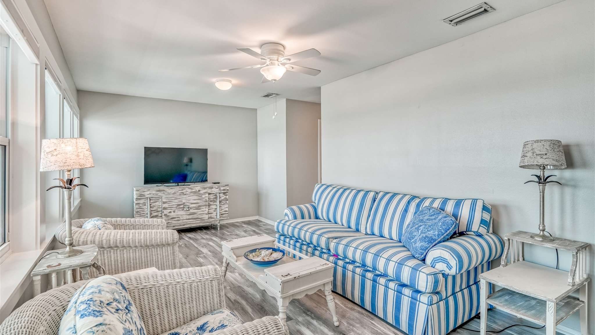 Seawinds 6 Sits on the Beach! | Photo 17