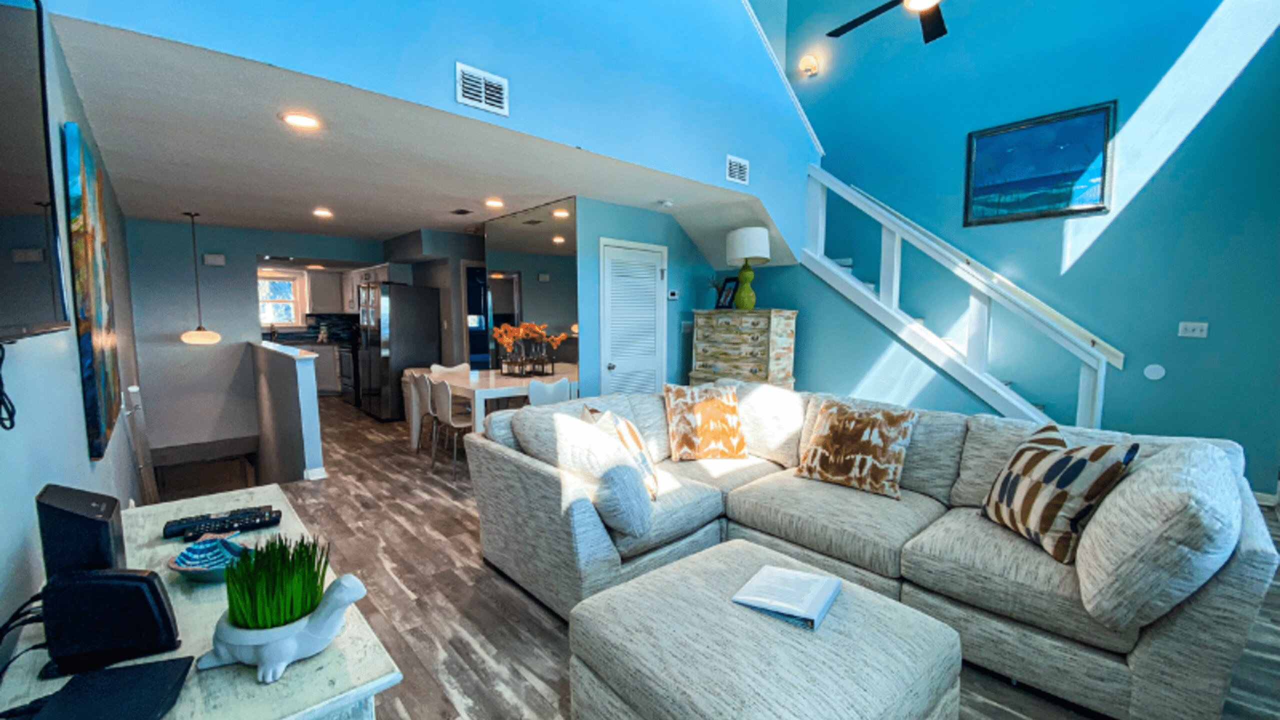 Seawinds 6 Sits on the Beach! | Photo 3