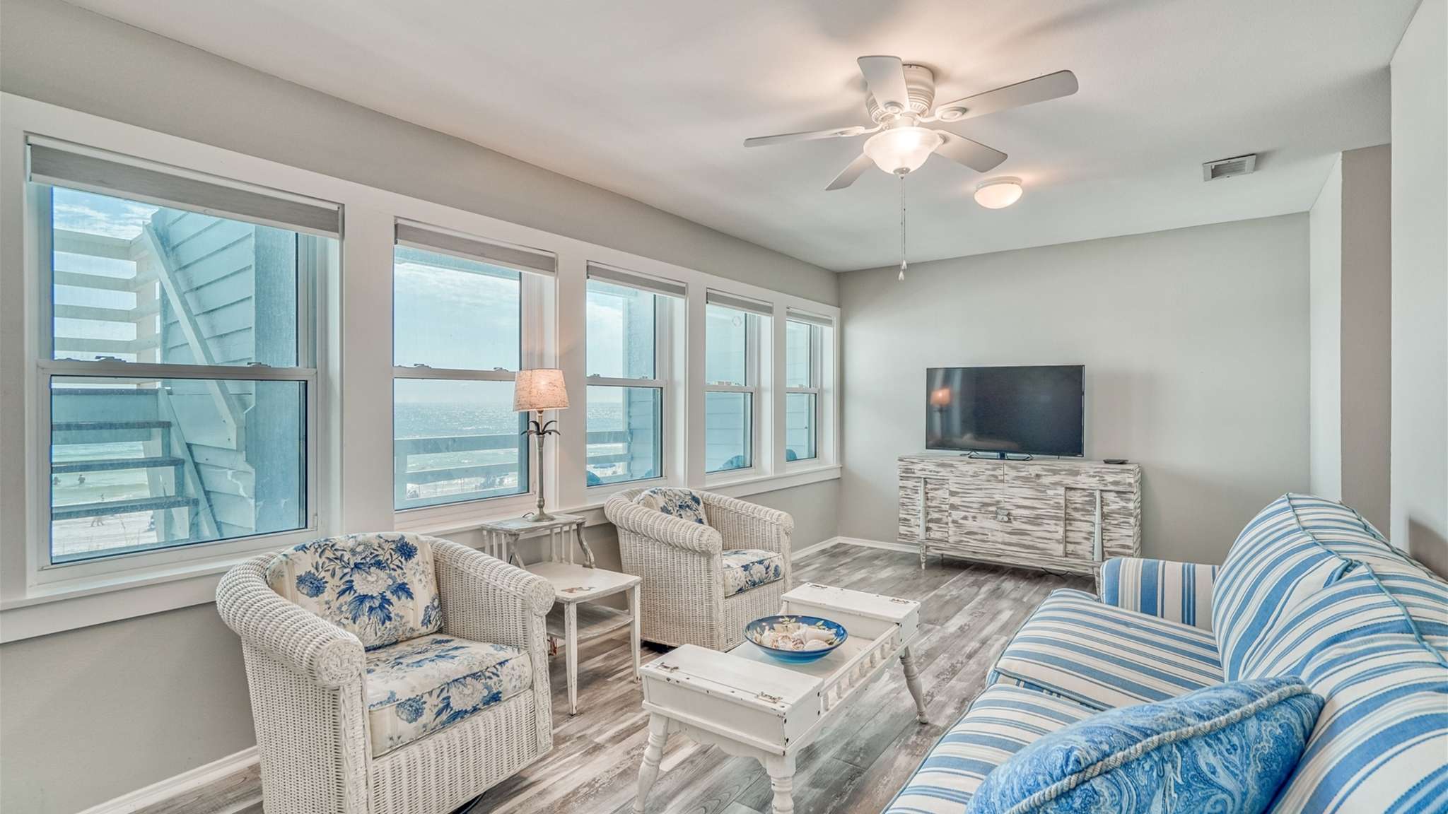 Seawinds 6 Sits on the Beach! | Photo 18