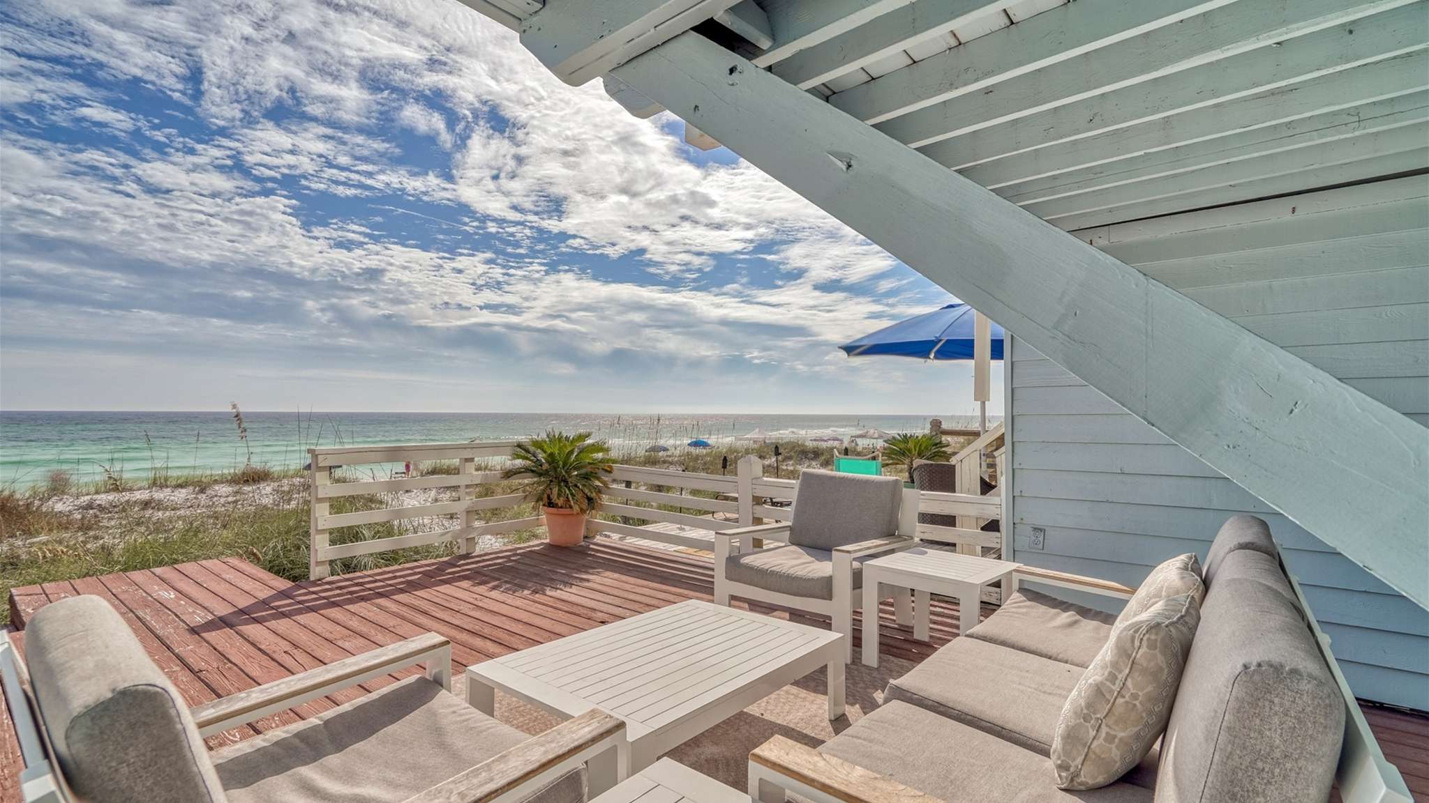 Seawinds 6 Sits on the Beach!