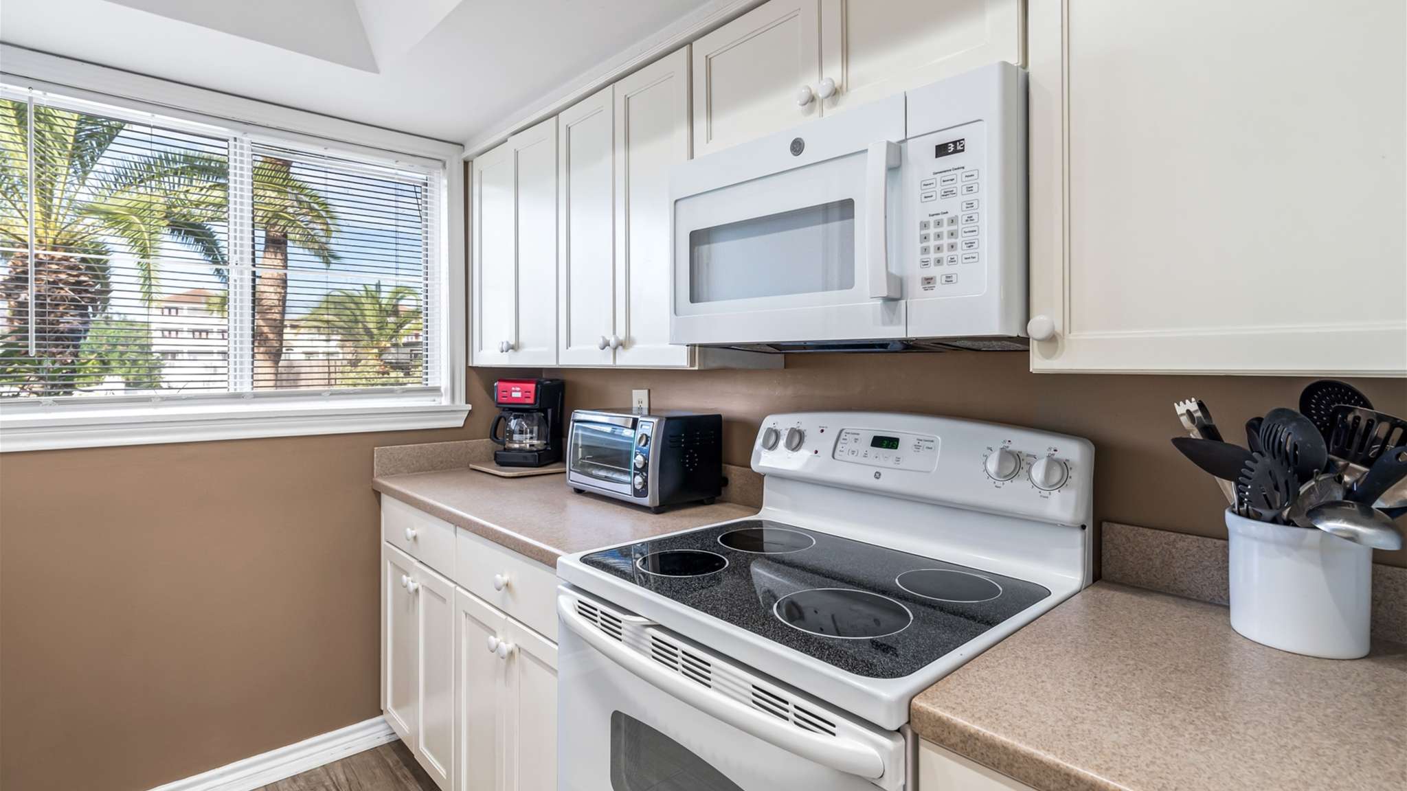 Shore Beats Work | Photo 11