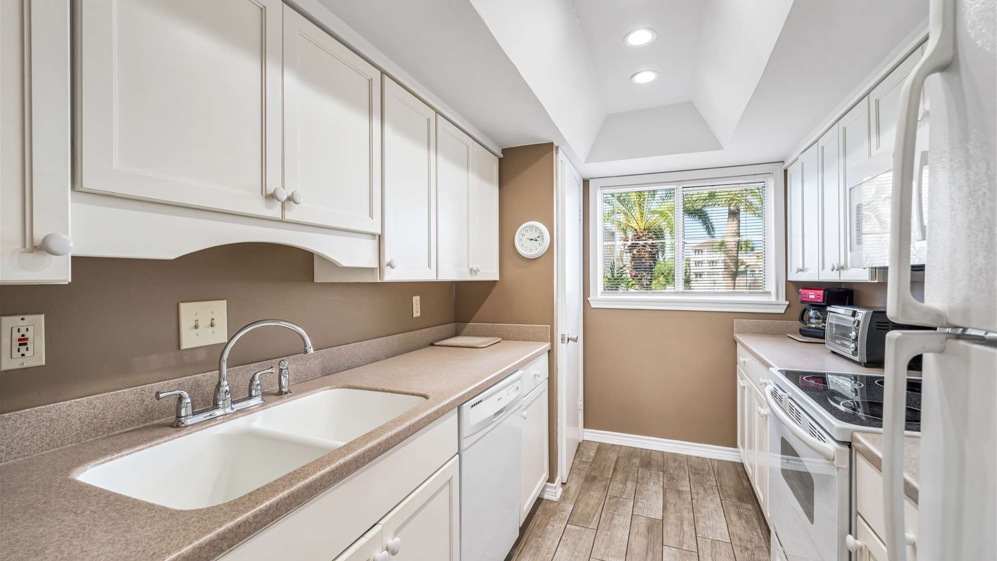 Shore Beats Work | Photo 10