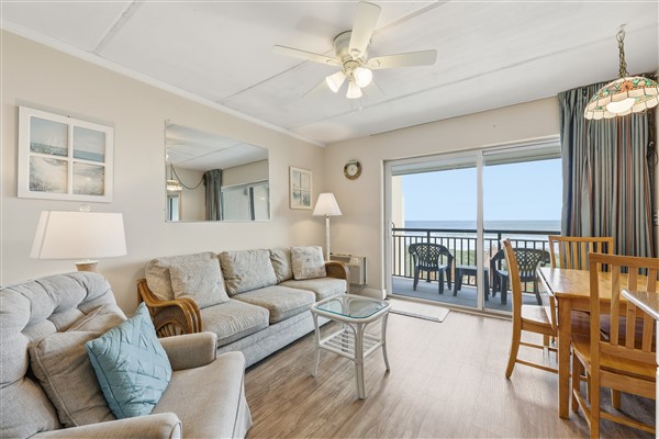 Ocean View And Cozy Balcony Suite - Beautiful Beach Bungalow - Crescent Beach, FL