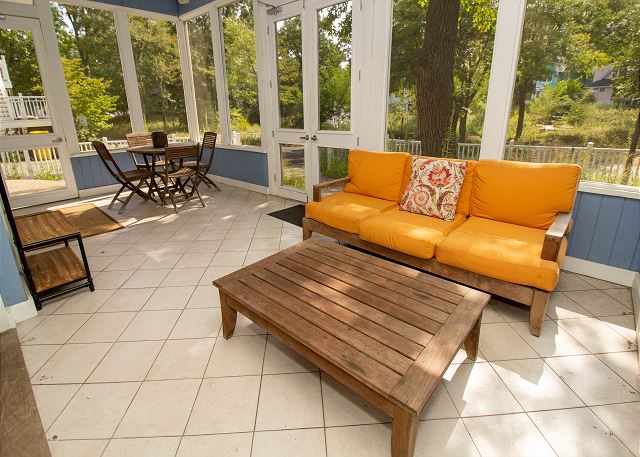 Outdoor Living | Screened in Porch