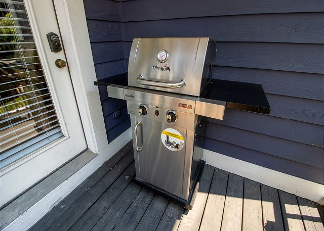 First level back deck grill