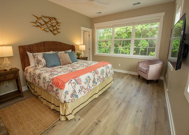 Second level king bedroom 2 with attached 3/4 bath Second level king bedroom 2 with attached 3/4 bath
