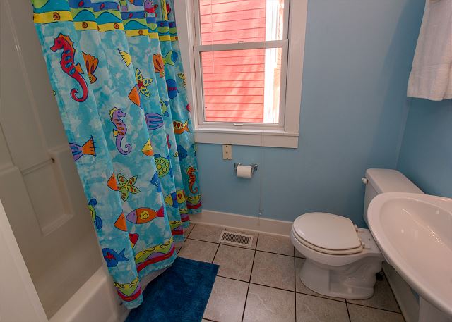 Full bathroom Full bathroom