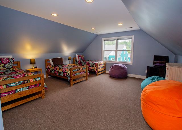 Third floor kids room sleeps 6 with full bathroom Third floor kids room sleeps 6 with full bathroom