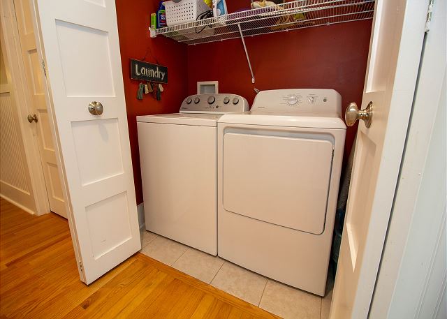 Main level washer and dryer