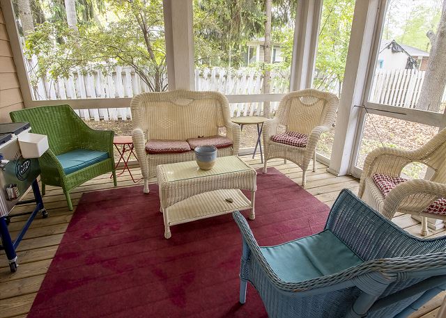 Main Level | Screened in Porch