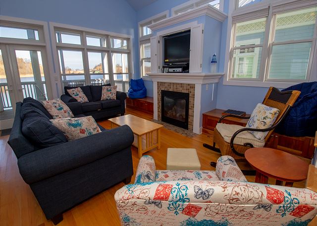 Main level living room with gas fire place Main level living room with gas fire place