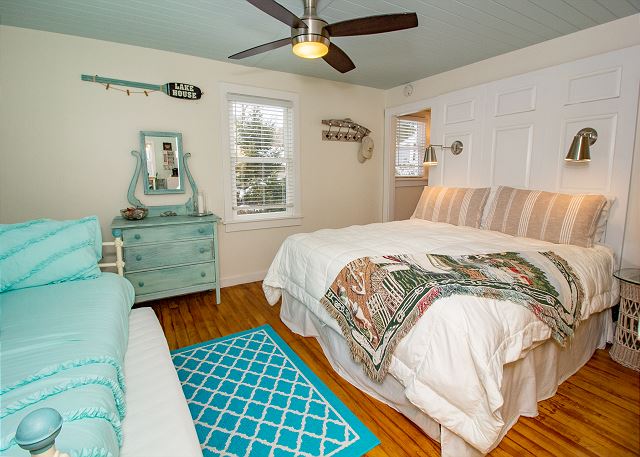 King Master with Twin Day Bed and Twin Trundle King Master with Twin Day Bed and Twin Trundle