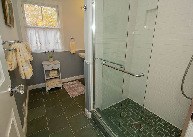 Main Level | Bathroom 2 | Attached to Bedroom 1 