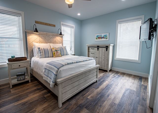 Main Level | Bedroom 1| Queen Attached Full Bath Main Level | Bedroom 1| Queen Attached Full Bath