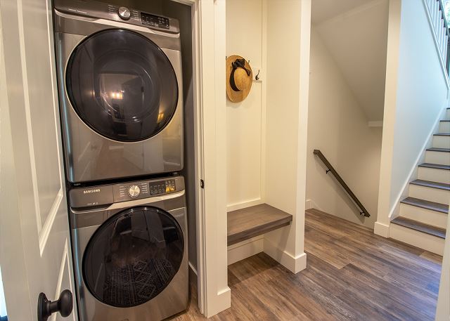 Main level washer and dryer