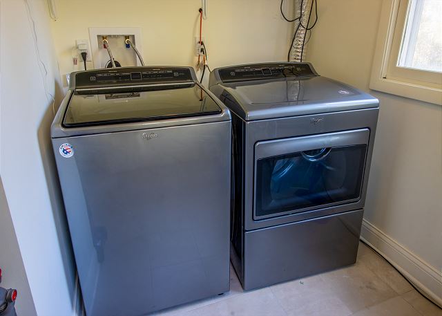 Main level washer and dyer