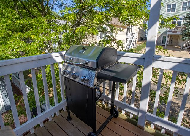 Guest House | Private Deck with Grill