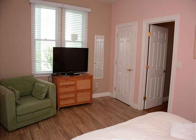 Main Level Queen with attached bath Main Level Queen with attached bath