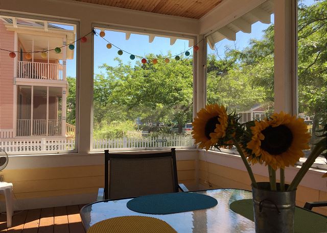 Great screened-in porch Great screened-in porch