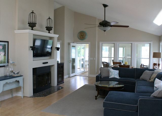Large open floorplan Large open floorplan