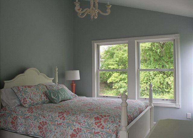 Queen Bedroom Queen Bedroom