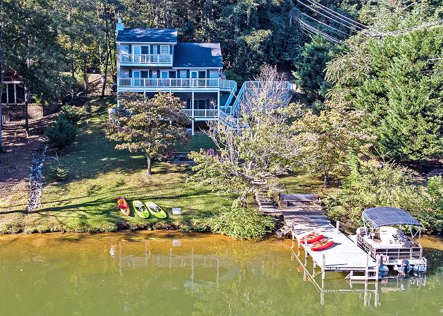 Welcome to PAWLEY'S PLACE!  A Wonderful Lakefront Home located in a quiet cove at the South End of Lake Lure.