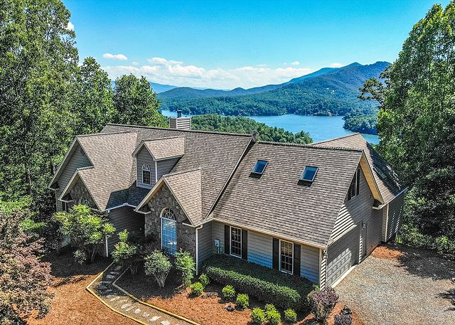 Welcome to Hawks Nest Retreat - a beautiful mountain home with stunning views, located in the Rumbling Bald On Lake Lure community.