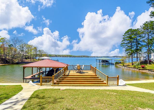 NEW! 3 bedroom lakefront home in Dadeville that sleeps 8!