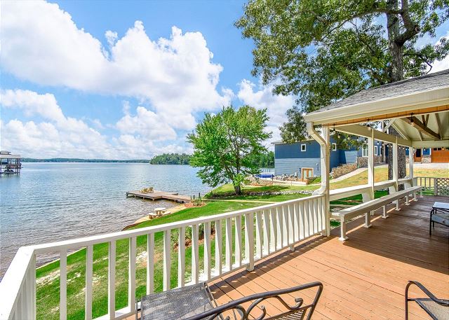 NEW! 3 bedroom lakefront home with wheelchair accessibility, sleeps 8!