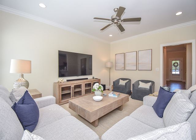 New! Auburn condo that sleeps 8! Comes w/gameday parking pass!