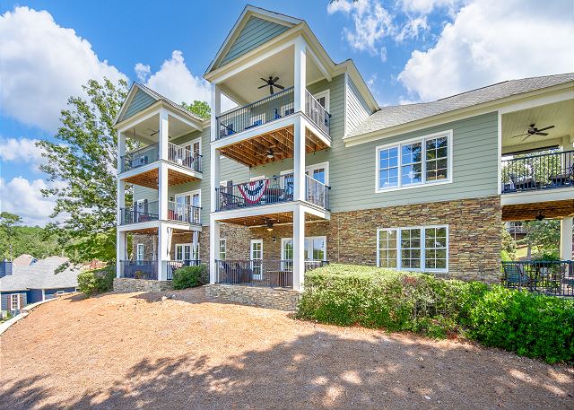 New! Cozy Retreat at Lake Martin sleeps 6 in The Village at Lake Martin!