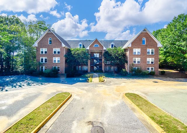 NEW! Eagles Landing 2BR/2BA condo in Auburn close to downtown! Sleeps 7!