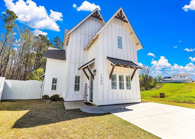 New! Miss Alberta's Cottage, 3BR/2.5BA in Auburn!