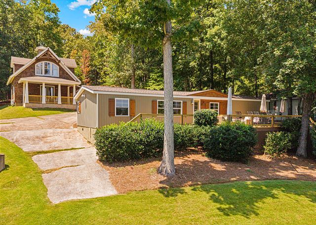 New! 2 home property on Lake Martin, sleeps 12!