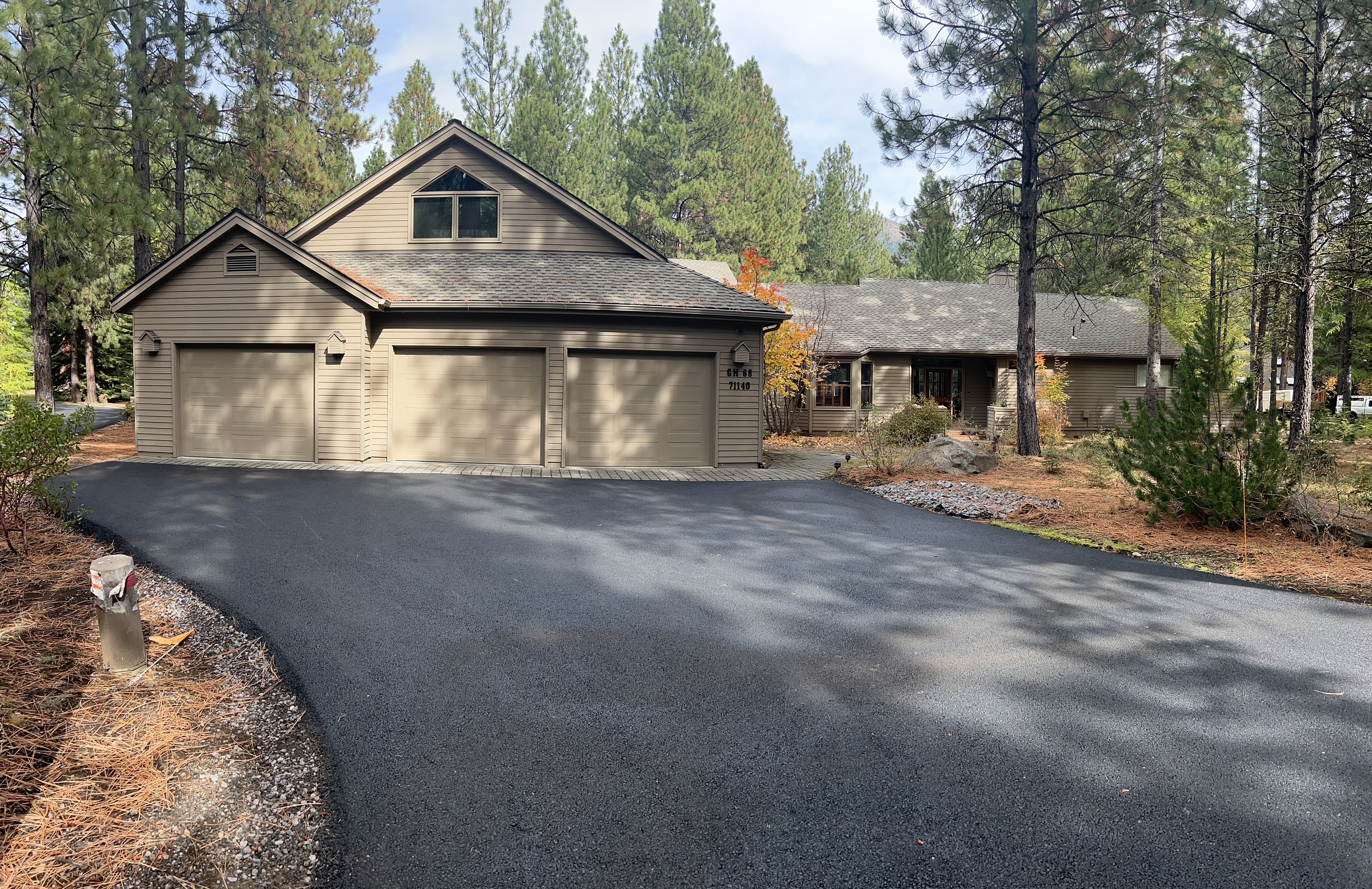 GH68 - Big & Beautiful Golf Course Home