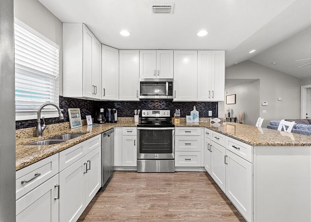 307 Oleander Dr | Swizzlin' By The Sea 5