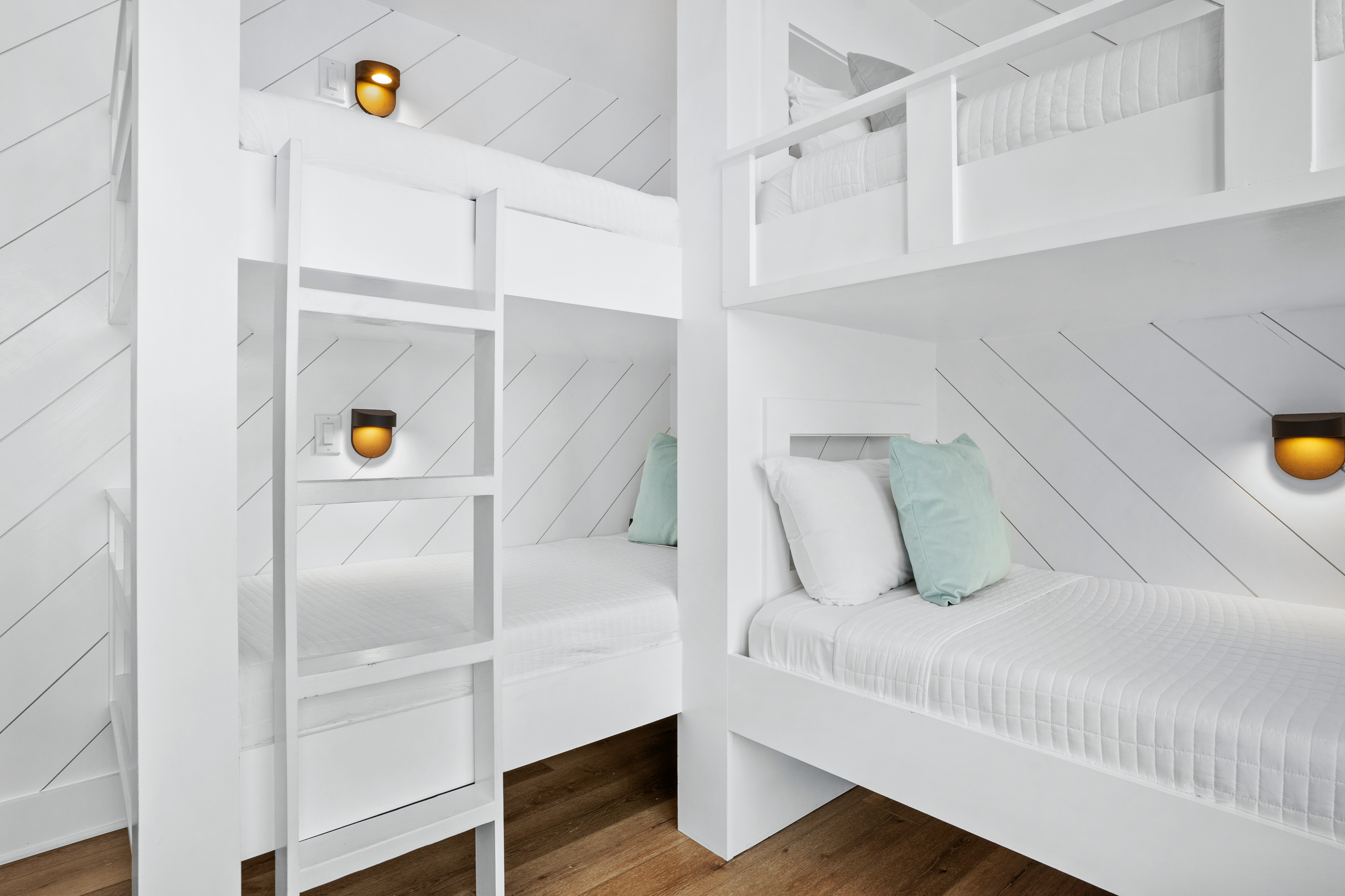 Beach Music | Photo 9