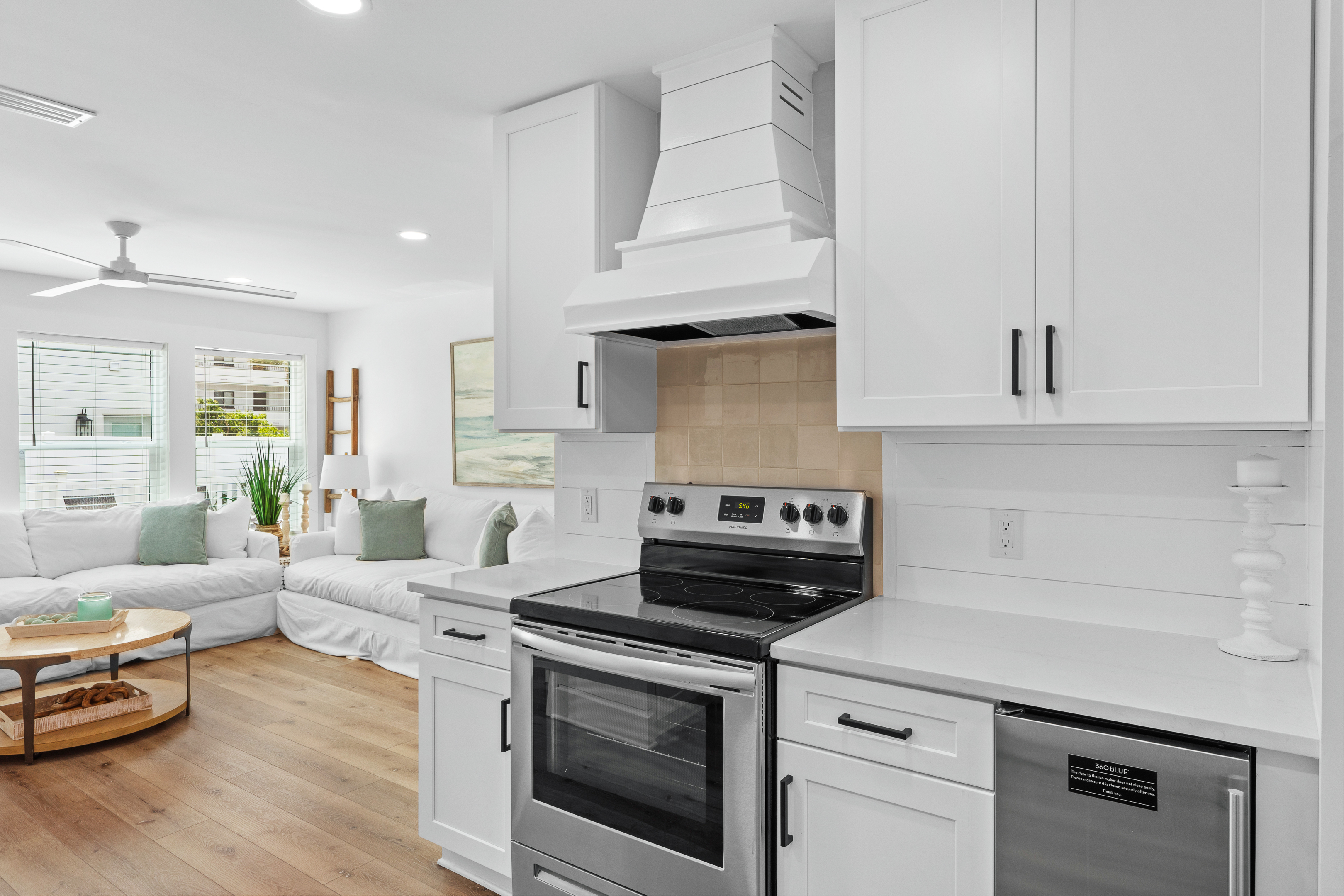 Beach Music | Photo 17