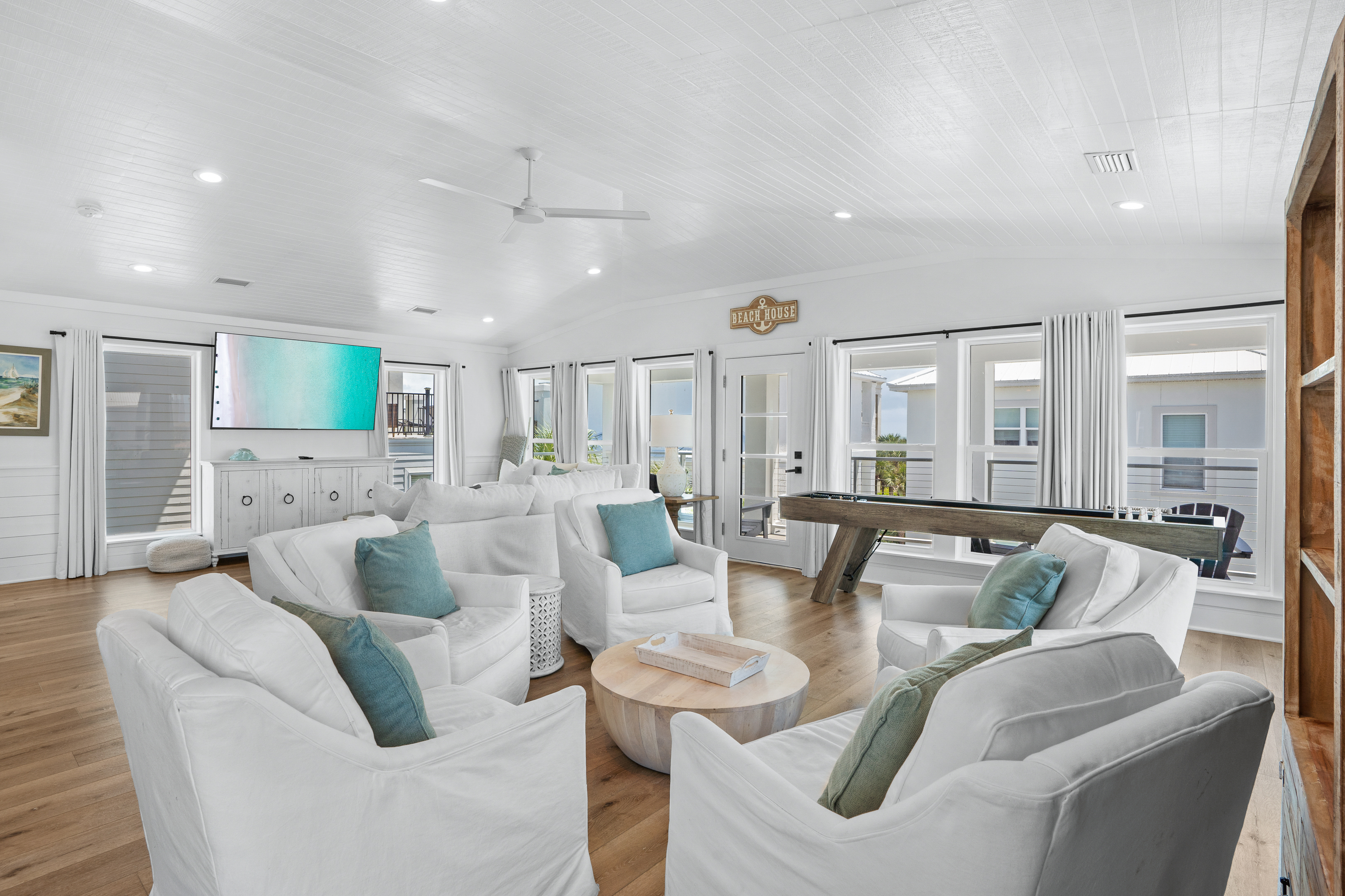 Beach Music | Photo 4