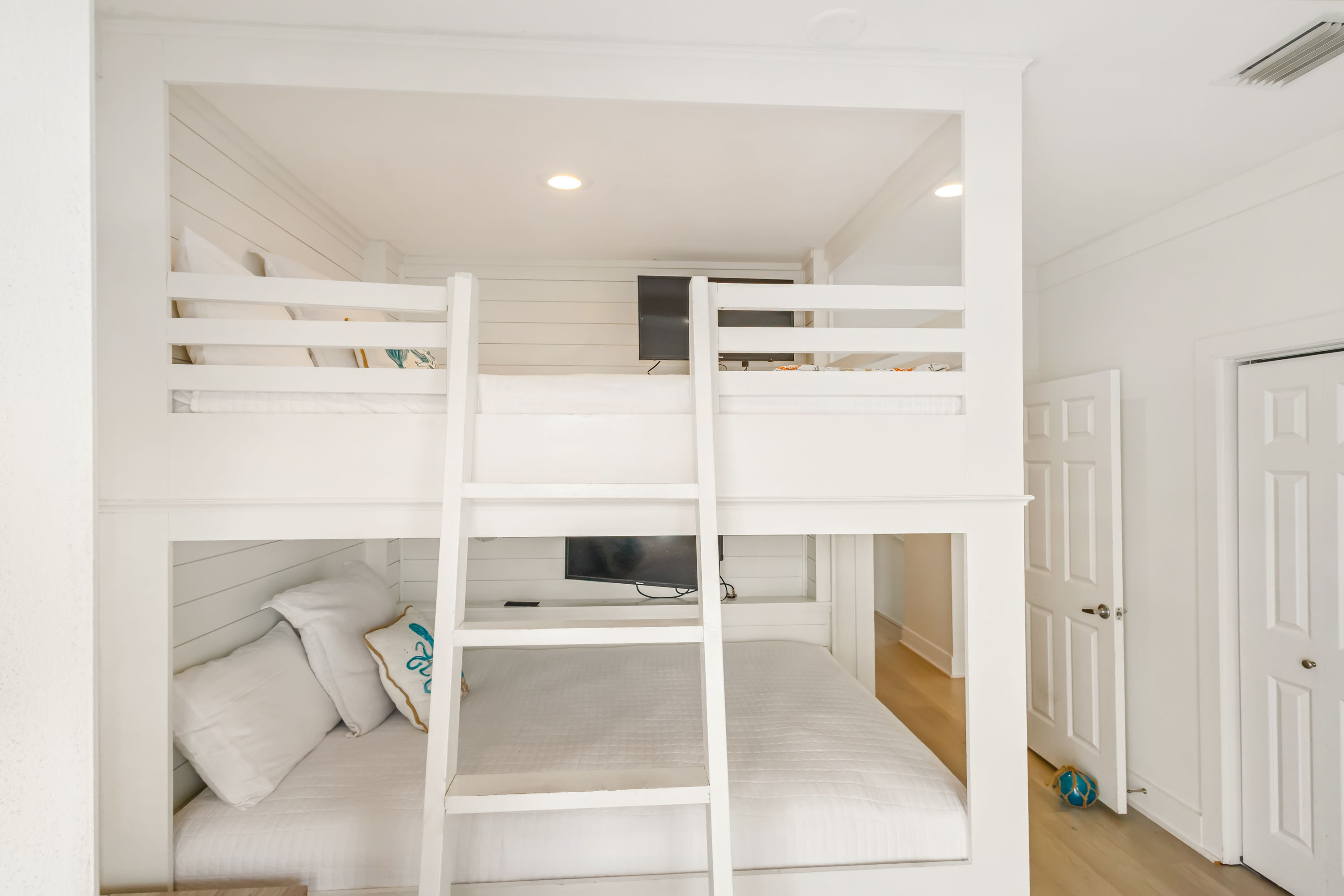 All Decked Out | Photo 3