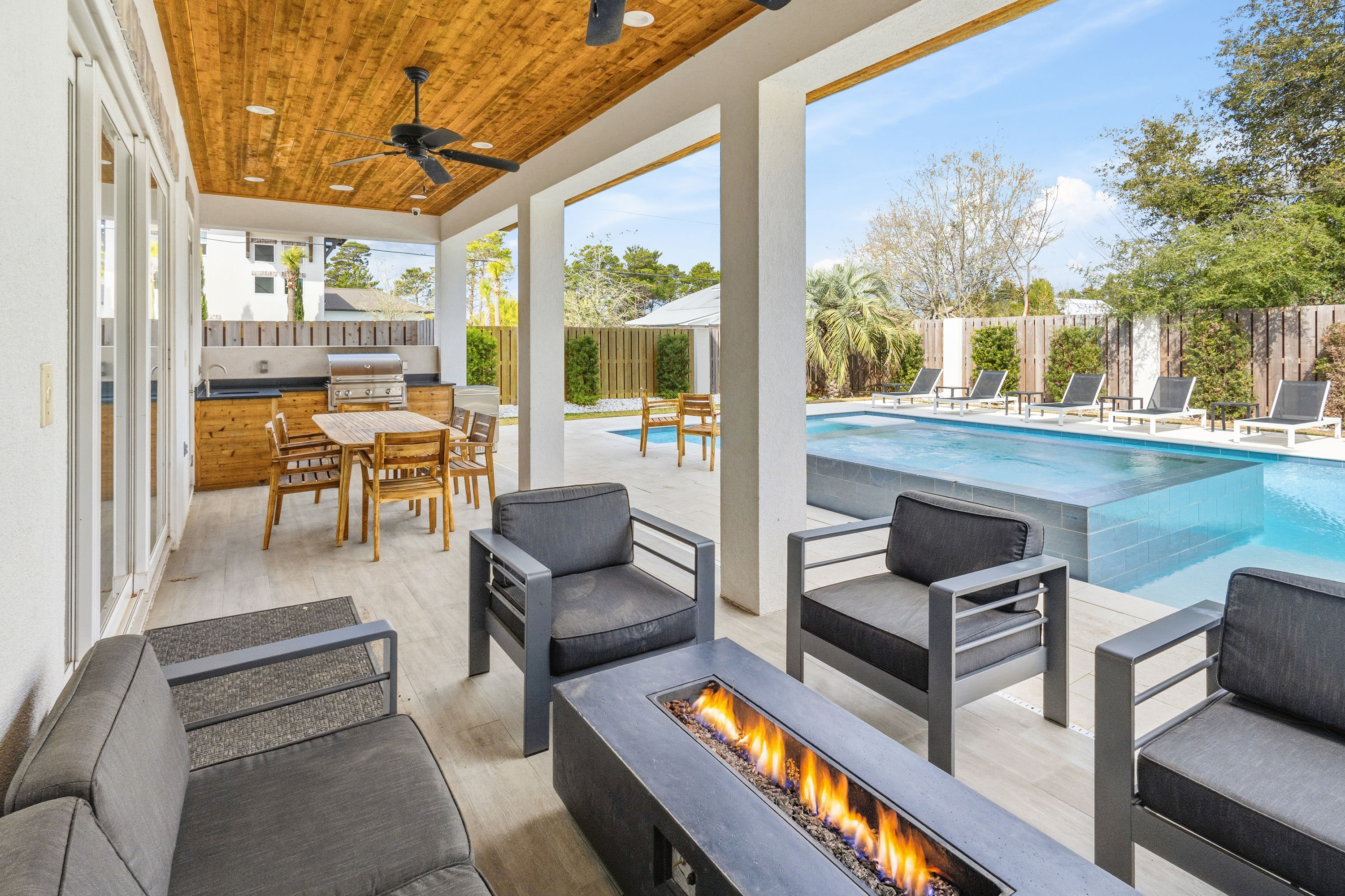 Born 2 Beach | Photo 16