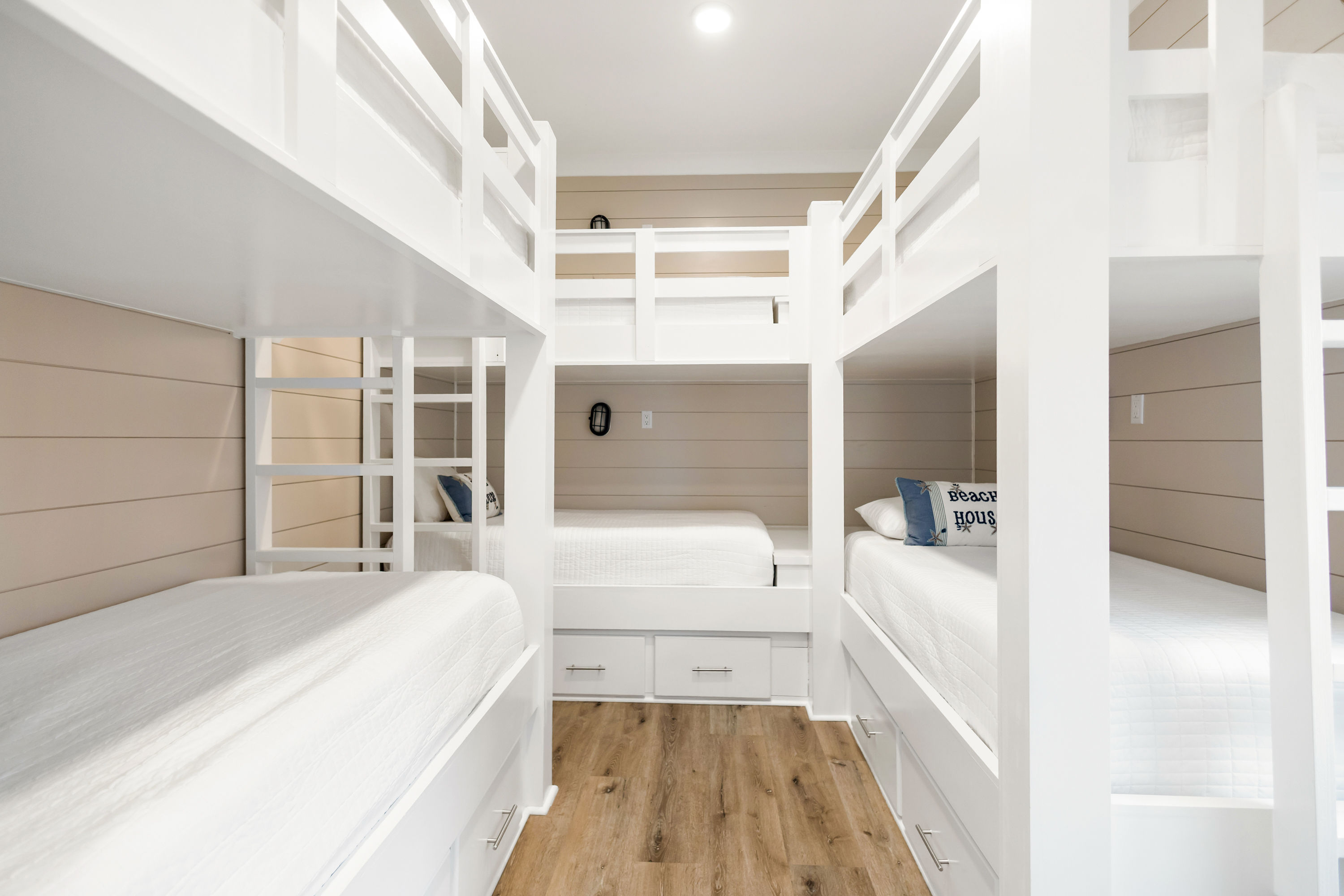 Born 2 Beach | Photo 30