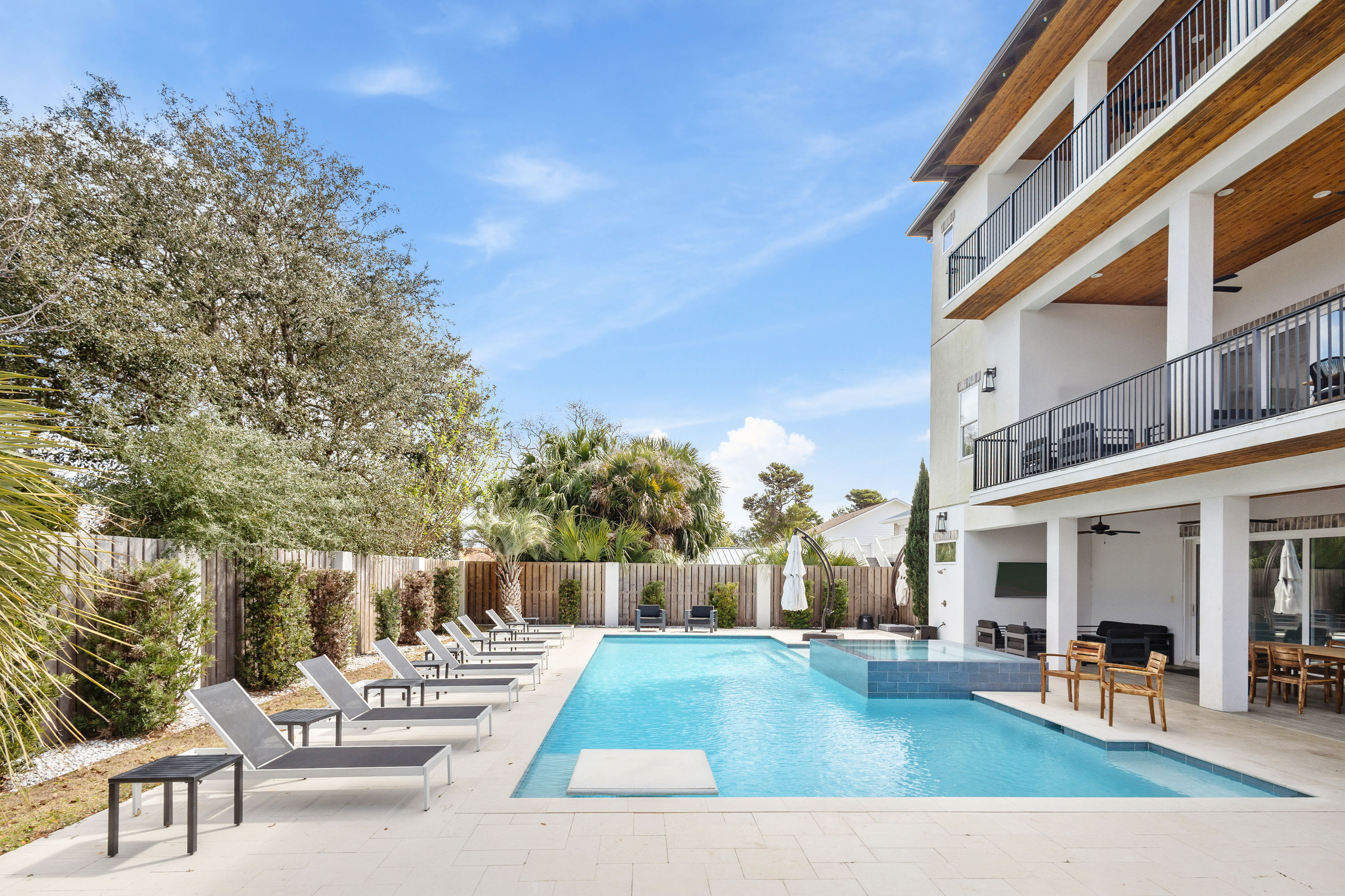 Born 2 Beach | Photo 10