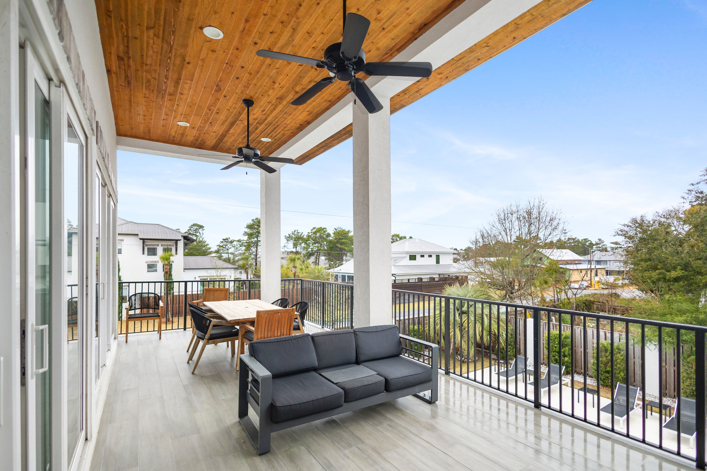 Born 2 Beach | Photo 13