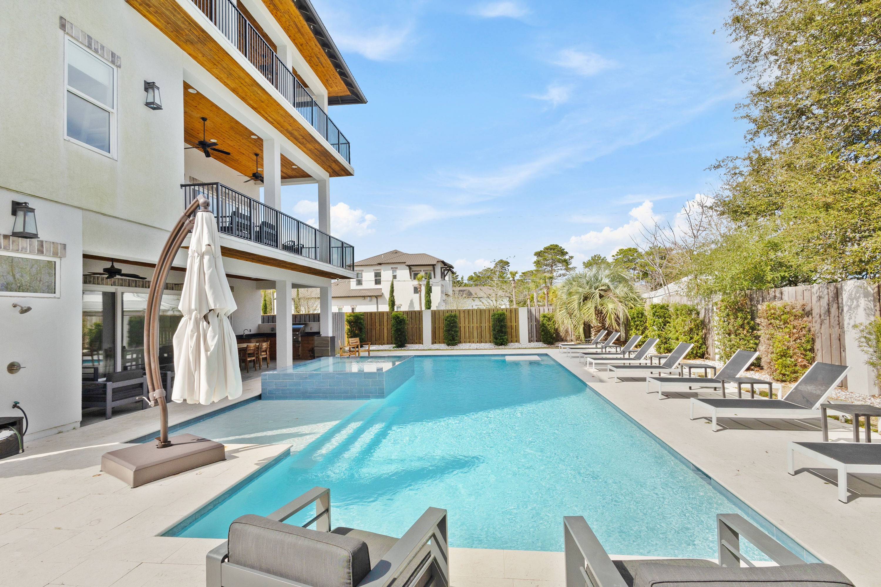 Born 2 Beach | Photo 6