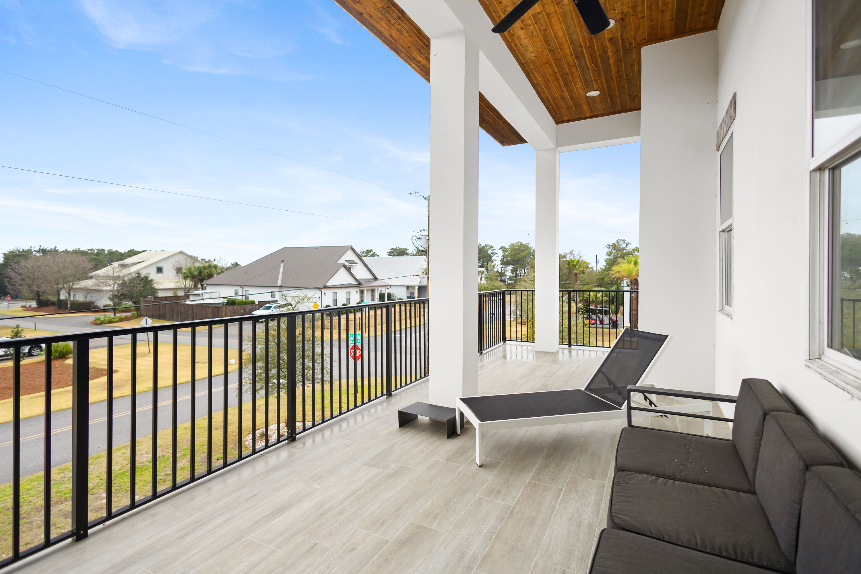 Born 2 Beach | Photo 18