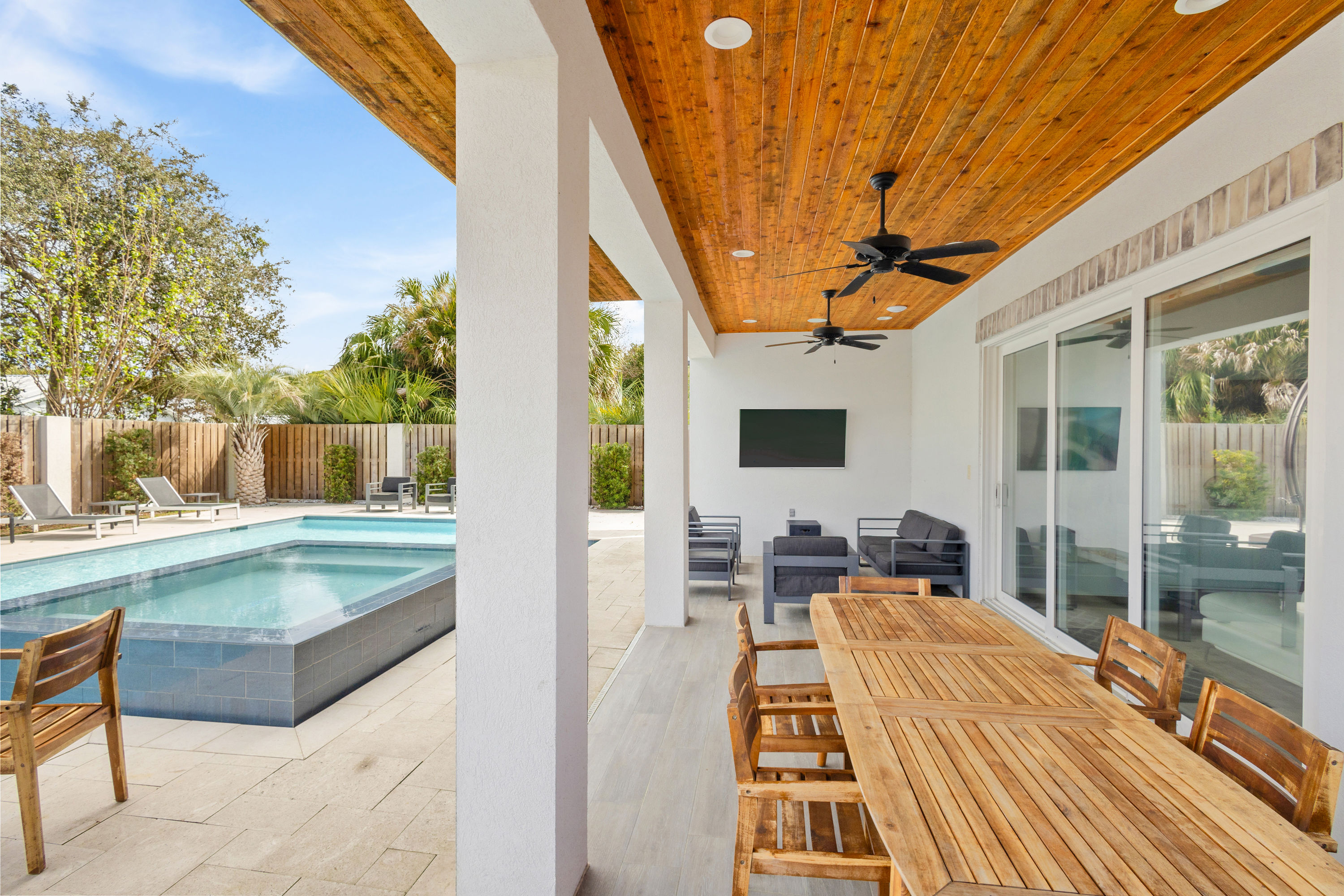 Born 2 Beach | Photo 12