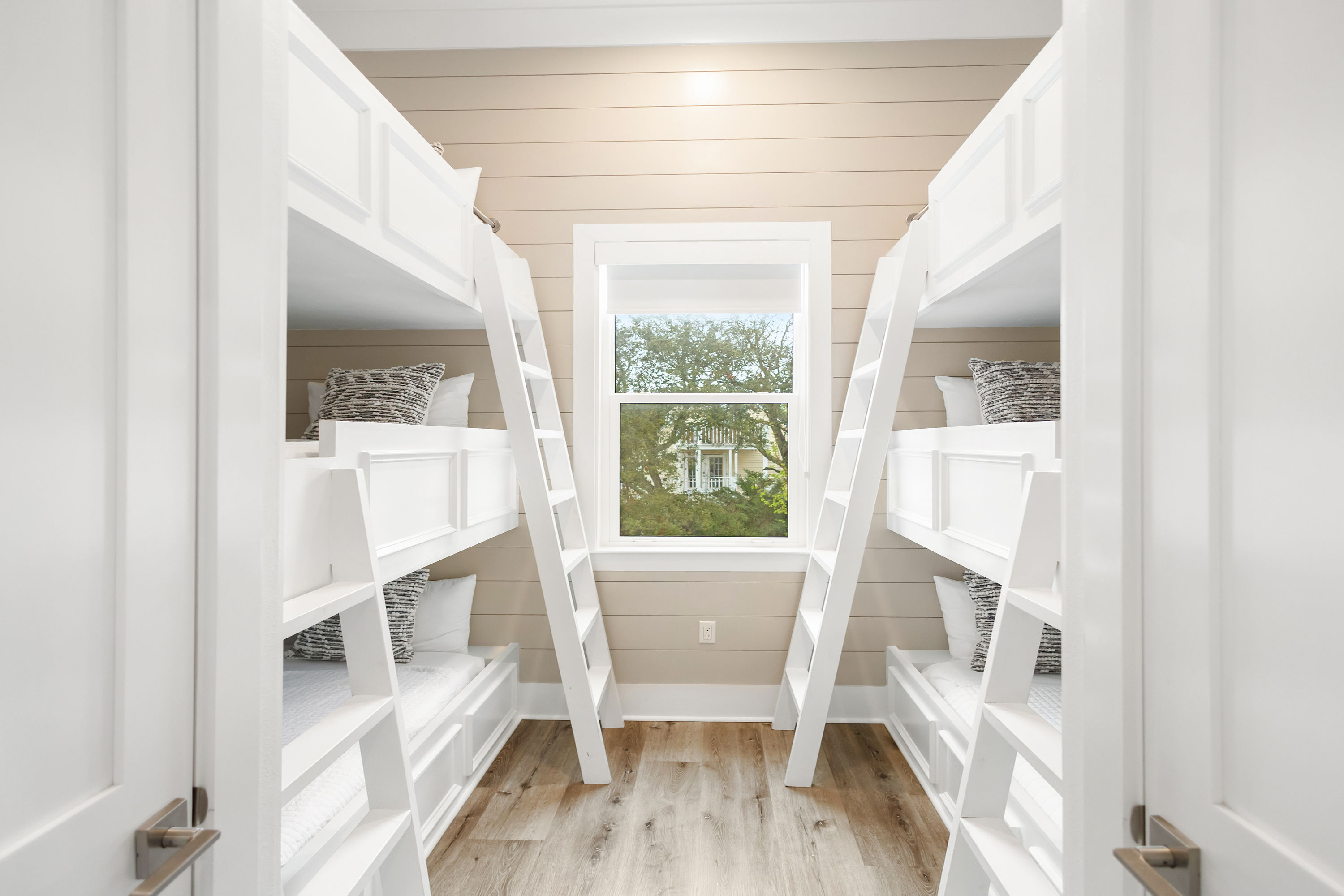 Born 2 Beach | Photo 49