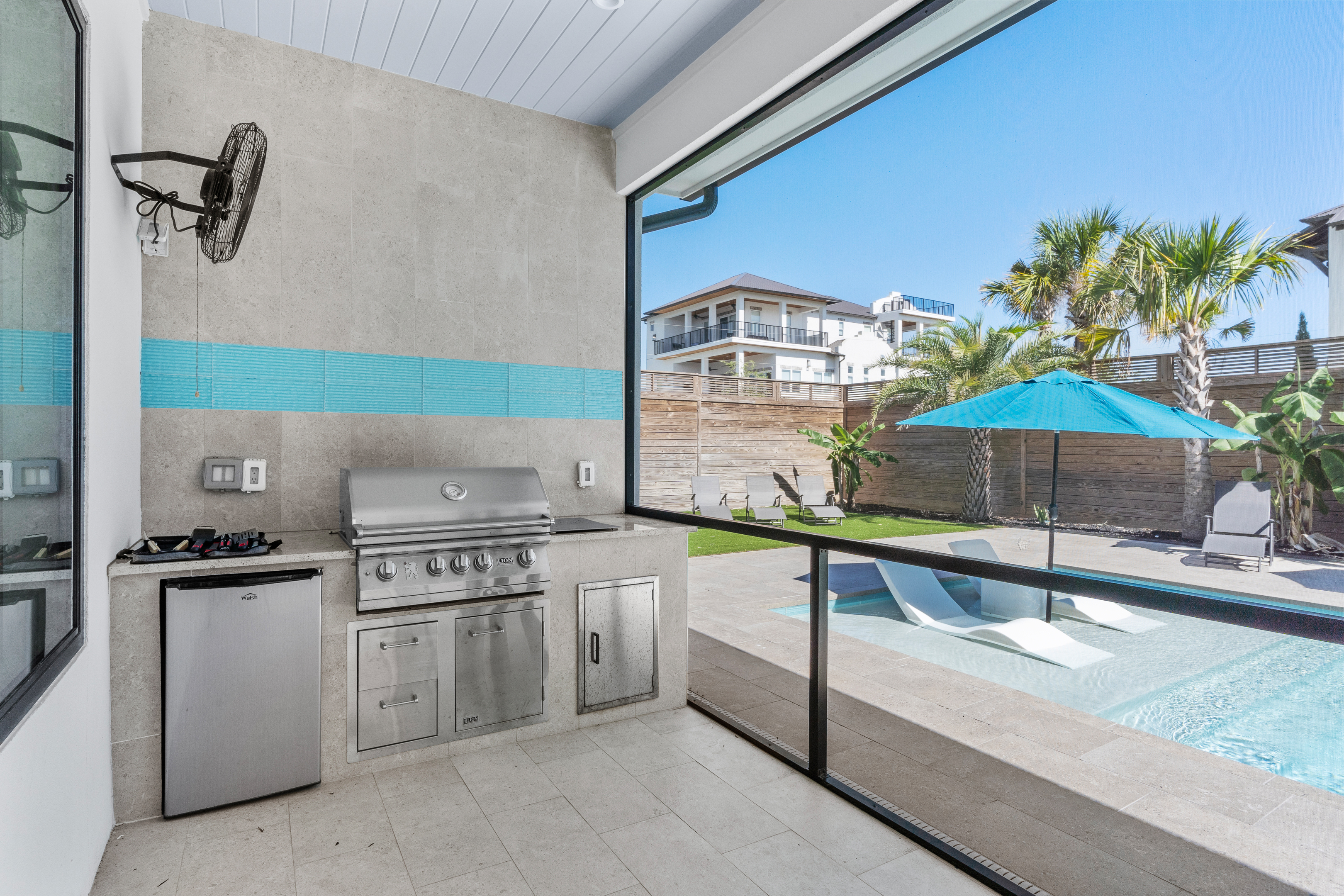 Happy By The Sea | Photo 40